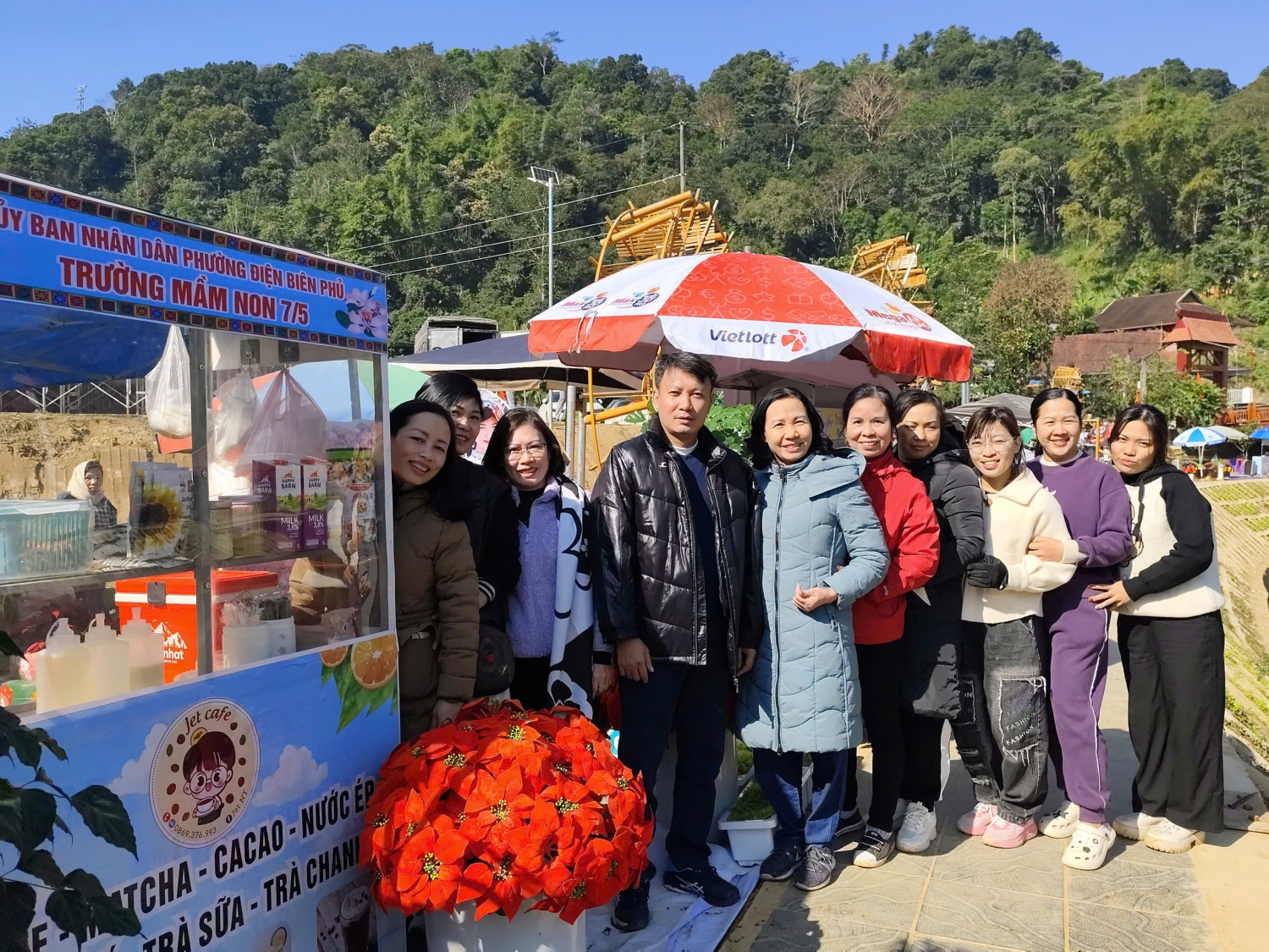 Tập thể Trường Mầm non 7/5 hòa mình với Lễ công bố  và ra mắt du lịch văn hóa công đồng Phiêng Lơi năm 2025